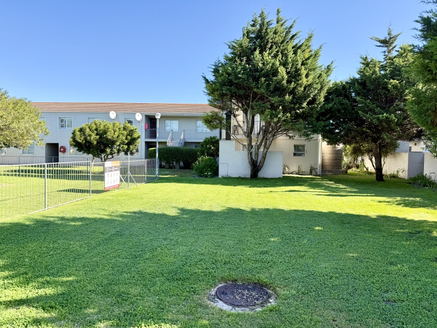 2 Bedroom Property for Sale in Middedorp Western Cape